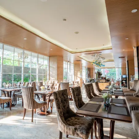 Belviu Hotel Bandung Отели рядом с достопримечательностью «Парк развлечений Dago Dreampark»