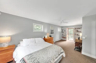 Bear Pass - Mountain View 4 Bedroom Home by RedAwning Hotels near Mount Equinox Skyline Drive
