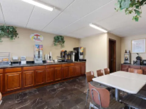 Super 8 by Wyndham Fort Mitchell Cincinnati Area Hotels in Kenton County