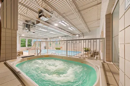 Best Western Plus Mariposa Inn  Conference Centre Отели в г. Ориллия