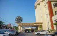 Grand Wahid Hotel Salatiga - parking