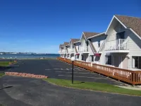 Bridge View Motel & Condo's Hotels in Mackinaw Township