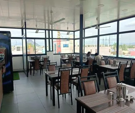 Hotel Vardha Inn