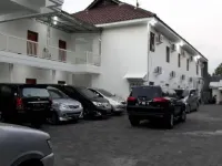 Homestay Suyoso - parking