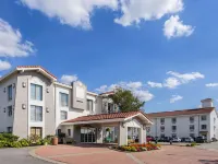 La Quinta Inn by Wyndham Pittsburgh Airport Hotels in Allegheny County