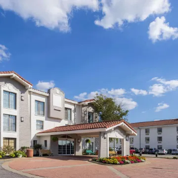 La Quinta Inn by Wyndham Pittsburgh Airport