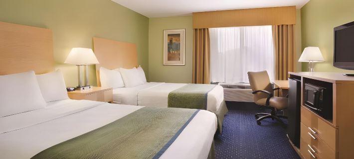 Park Inn by Radisson Albany ドウアティのホテル