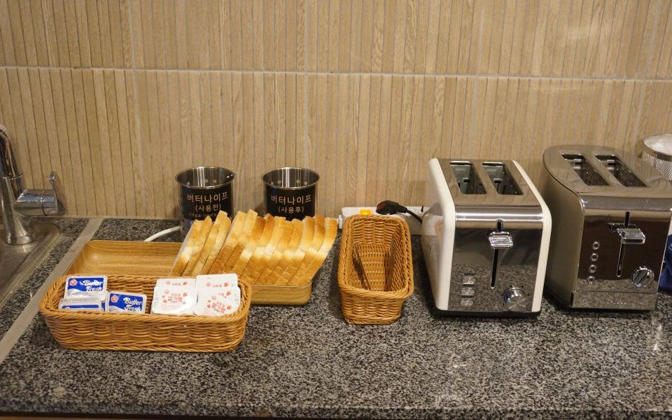 청주 호텔 로지 깔끔한 외관 이미지