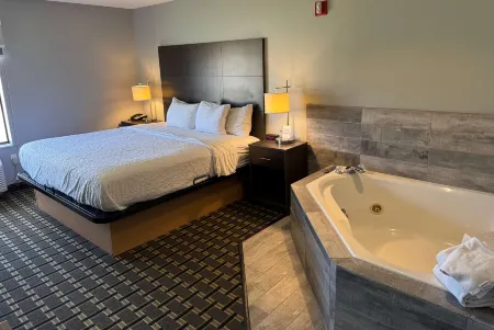 AmericInn by Wyndham Columbus Wisconsin Отели в г. Уэстфорд