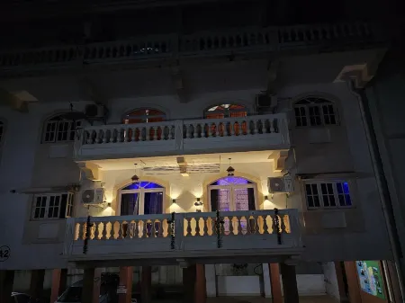 Casa De Abhishek - Breezy 2 BHK