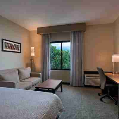 Courtyard San Salvador Rooms