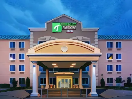 Holiday Inn Express & Suites Dallas Lewisville