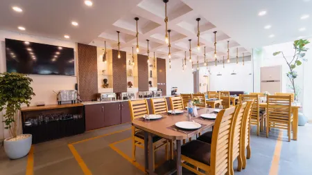 Treebo Kingsbury Fiesta Vellore Отели рядом с достопримечательностью «Технологический институт Веллуру»