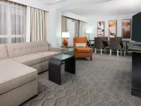 Embassy Suites by Hilton Dallas Park Central Area Hotels in der Nähe von Valley House Gallery