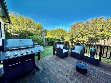 Family friendly coastal house.  Pet Friendly, Big screen tv's in every room!