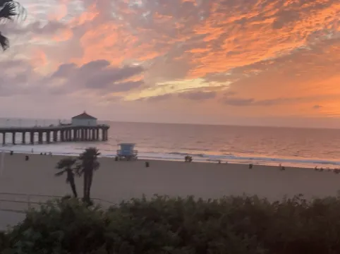 Charming beach home,remodeled,steps to the beach 2 blks downtown Manhattan beach