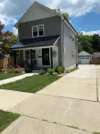 Short Walk to the Big House, Modern Spacious 3 BR + Basement Suite, 3.5 baths