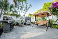 Naples Retreat, Game Room + Pool, Table & Darts, Fenced Yard, Pet Friendly 임페리얼 스퀘어 쇼핑센터 주변 호텔