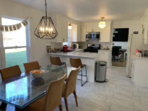 4BR Colonial Home Executive or Family Rental Hotels in Rochester Hills