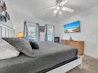 Booking Fall No Crowds Front Porch and Enclosed Back Deck1k 2 Twins Sleeps 4