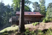 ROMANTIC, ARTISTS PRIVATE 'FOREST SUITE', 5 acres Redwoods, Trails, Mendo 2 mi.