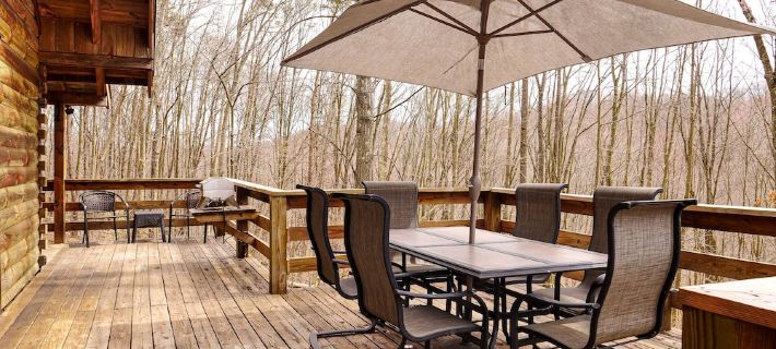 Cozy Mountain Top Log Cabin In Hocking Hills! Pet- Friendly! Hotels in Hocking County