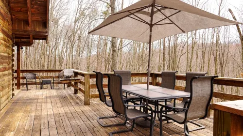 Cozy Mountain Top Log Cabin In Hocking Hills! Pet- Friendly!