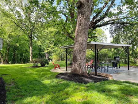 Upscale City Cottage Getaway