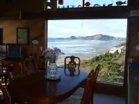 "WOW House" - Prime Panoramic Oceanfront Home 뉴포트 호텔