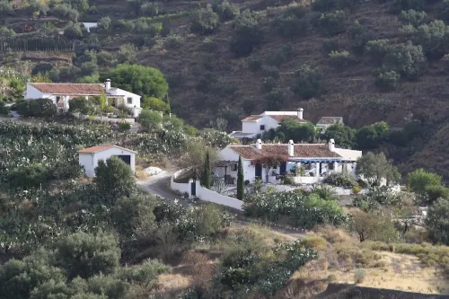 Unique authentic finca with pool and wide views of the sea and mountains Hotels in Sayalonga