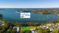 Waterfront Paradise Lodge Brightwaters Hotels in Lake Munmorah