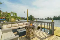 Waterfront 4/2 House w/Boat Dock & Cottage. Bring Your Boat!