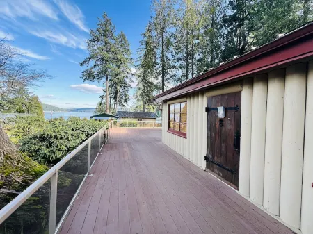 Scenic View Cabin Near Alderbrook Resort