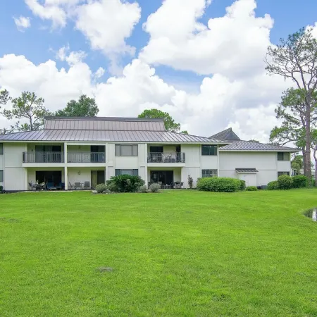 First Floor 2bd/2ba Fully Remodeled  Condo in Saddlebrook