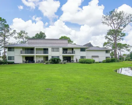 First Floor 2bd/2ba Fully Remodeled  Condo in Saddlebrook Hotels in Wesley Chapel South