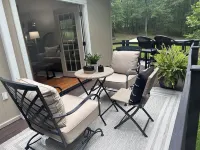 Luxury Cabin, fire pit, hanging chairs, WiFi, forest view, river access Hotel a Laclede County