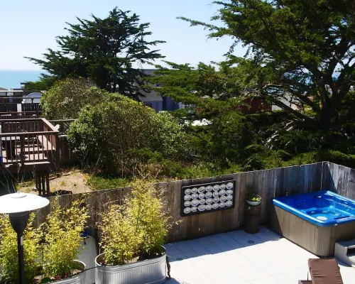 Charming modern bungalow w/ hot tub steps away from the beach Hotels in Dillon Beach