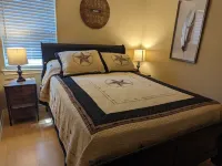 Minutes to Lake Palestine or Pine Dunes Golf Course sleeps 6 & allows pets