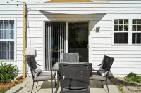 Stylish Home Pet-Friendly 3BR 3BA Private Fence Backyard