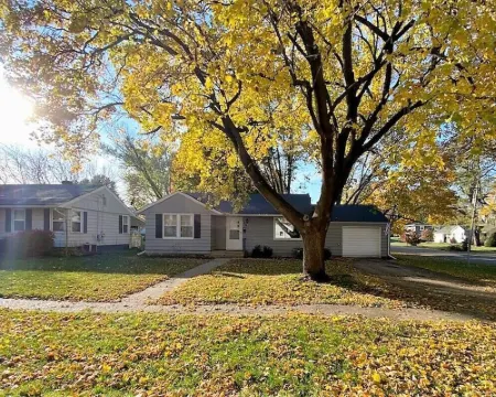 2 Bedroom Cul De Sac Cottage in Town Hotels in Ogle County
