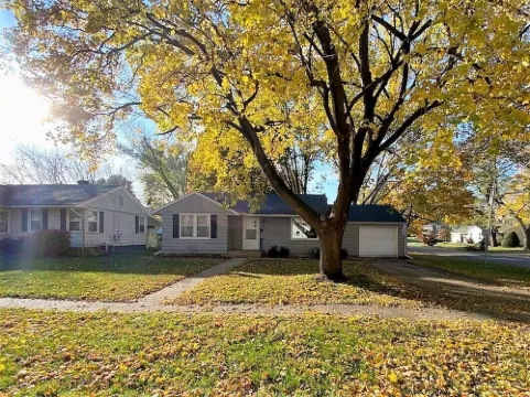 2 Bedroom Cul De Sac Cottage in Town