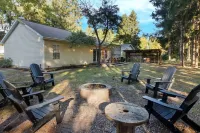 Cozy & New - Walk to Lake Michigan & Northport's shops, restaurants, and bars.