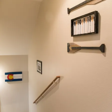 *Upscale & Downtown! Walk to Hot Springs & River!