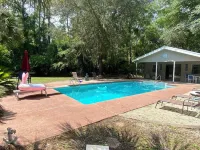 Indulge in the ultimate experience at Quite a Catch in coastal Darien, GA.