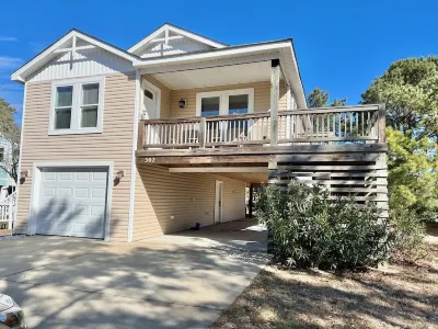 New HOT TUB -  4BR/3BA Soundside - Dog Friendly Hotels near Wright Brothers National Memorial