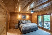 Cozy Secluded Lodge ~ Hottub/Pool/Sauna/Gameroom Jay otelleri
