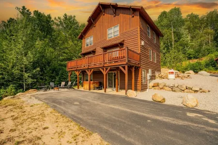 Epic Game Room, Hot Tub,  Killer Views, Fire Pit, Sunday River, Dog Friendly