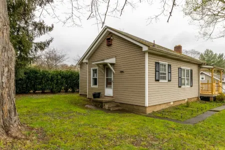 Renovated Home in Marietta, OH- close to downtown "Our Cozy Corner" Отели рядом с достопримечательностью «Больница Мариетта Мемориал»