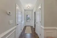 Where Relaxation Meets Home, KING Suite Retreat, 14 MINS to RDU Airport, POOL