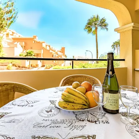 Cozy Studio with Large Patio in Castle Harbour, Los Cristianos